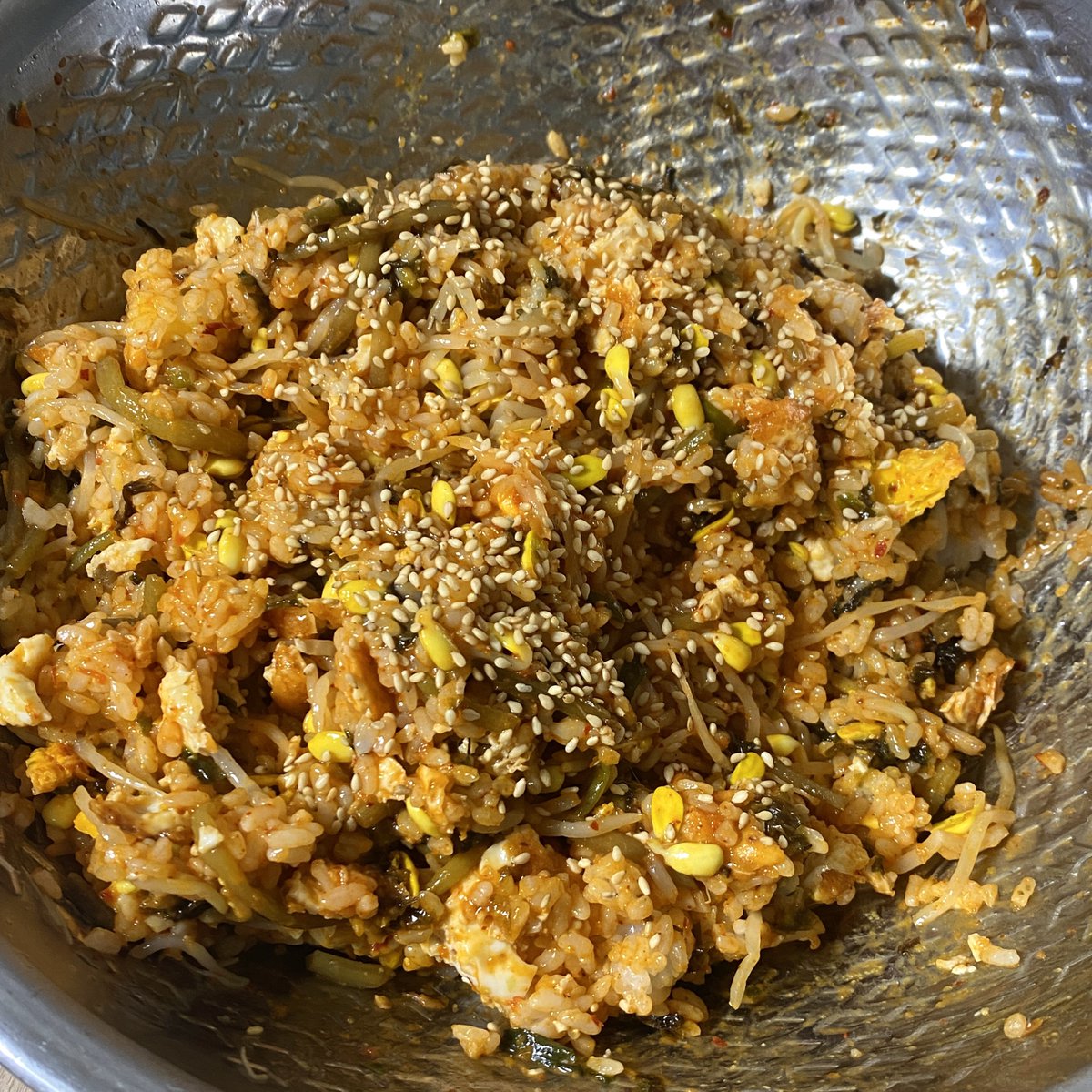 삼순이 비빔밥 묵어요 
밥이 그냥 술술 드가죠 …