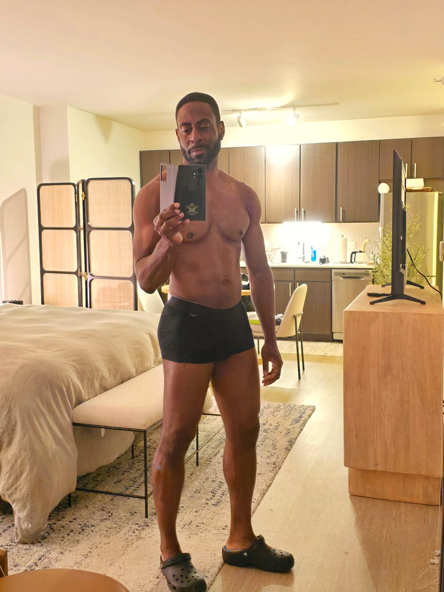 Time to get ready for bed. This week is starting to wind down, just two more days until the weekend. #bedtime #chicago #gay