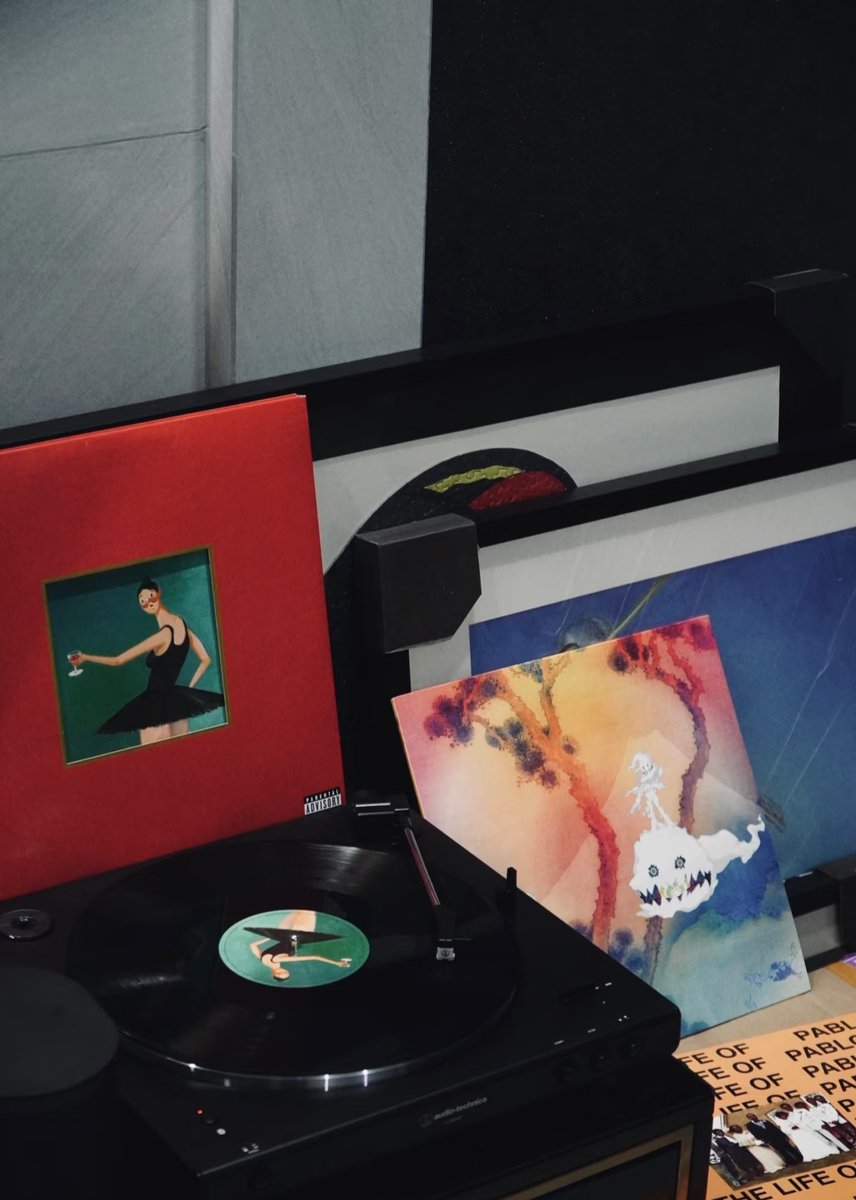 看着几年前收的Kanye的《My Beautiful Dark Twisted Fantasy》神专，不禁在思考是不是侃爷的系列NFT也不远了。。。

“Can we get much higeher?”
"So high ~"