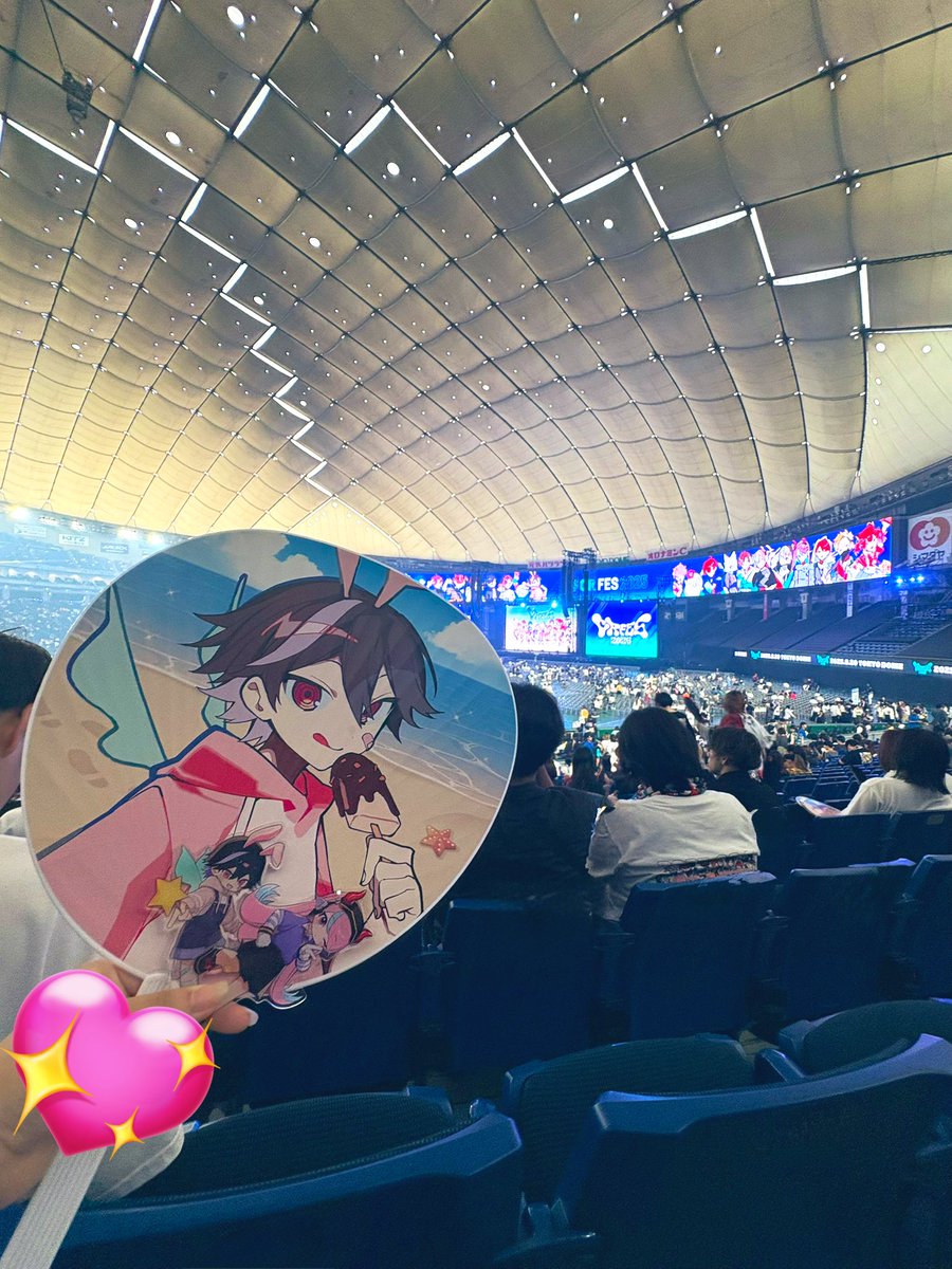 ranspr1226's tweet photo. 一夜明けてみて思うのはコースターにしろ入場したときに貰ったカードにしろ推しでないの悔しい😭
🧚がでてきて喋ってるの見たときなんか泣きそうになっちゃったよー！色々あって情緒がぐちょぐちょだけどぼっちで初参加でも行って良かった！🐹🩷のツンデレが良い！歌もみんな最高だった！！！👍👍 https://t.co/5ckKLWuDd9