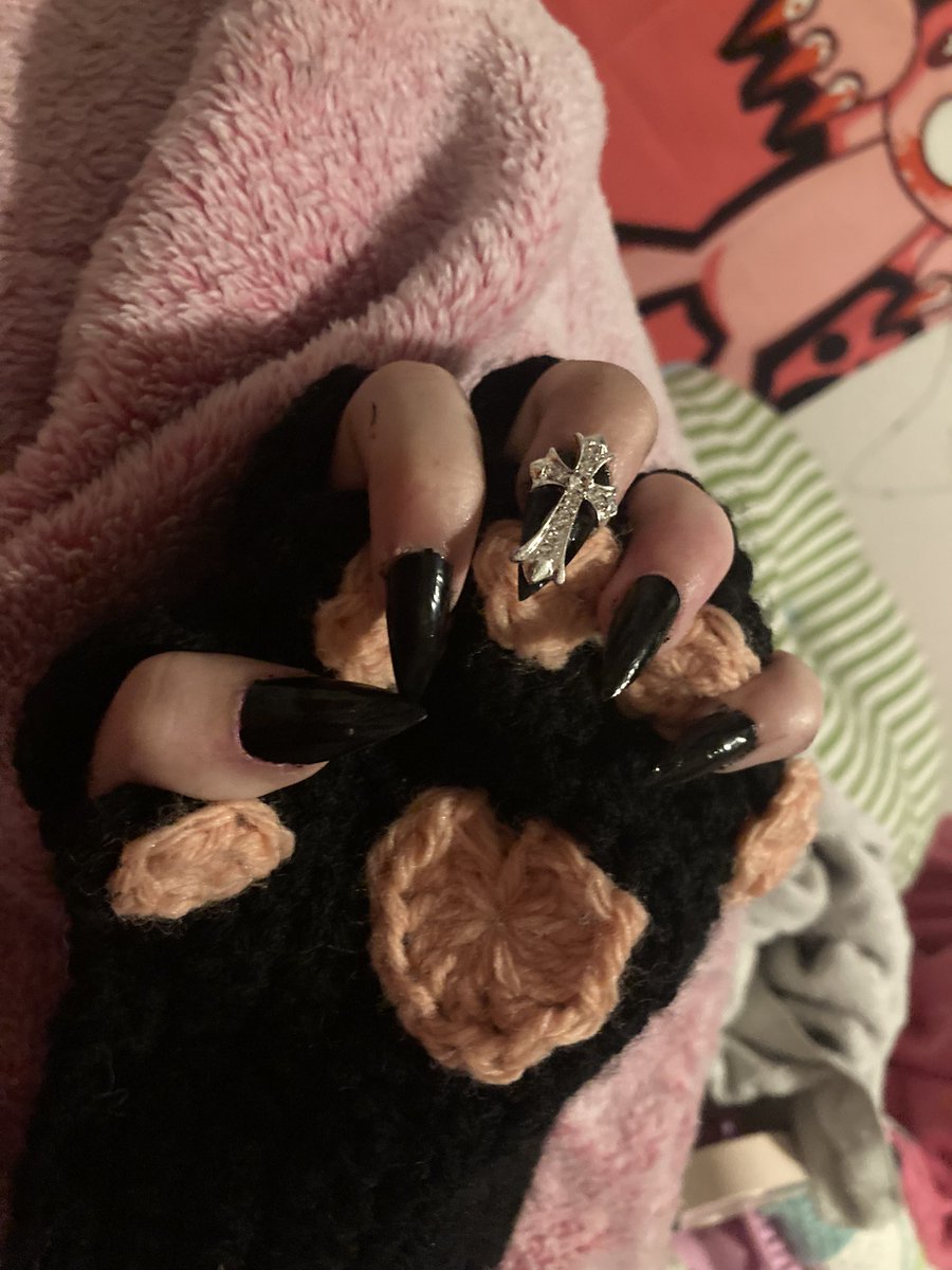 lilstrawbabi's tweet photo. new kitty blingy nails https://t.co/JK5vngu2X5