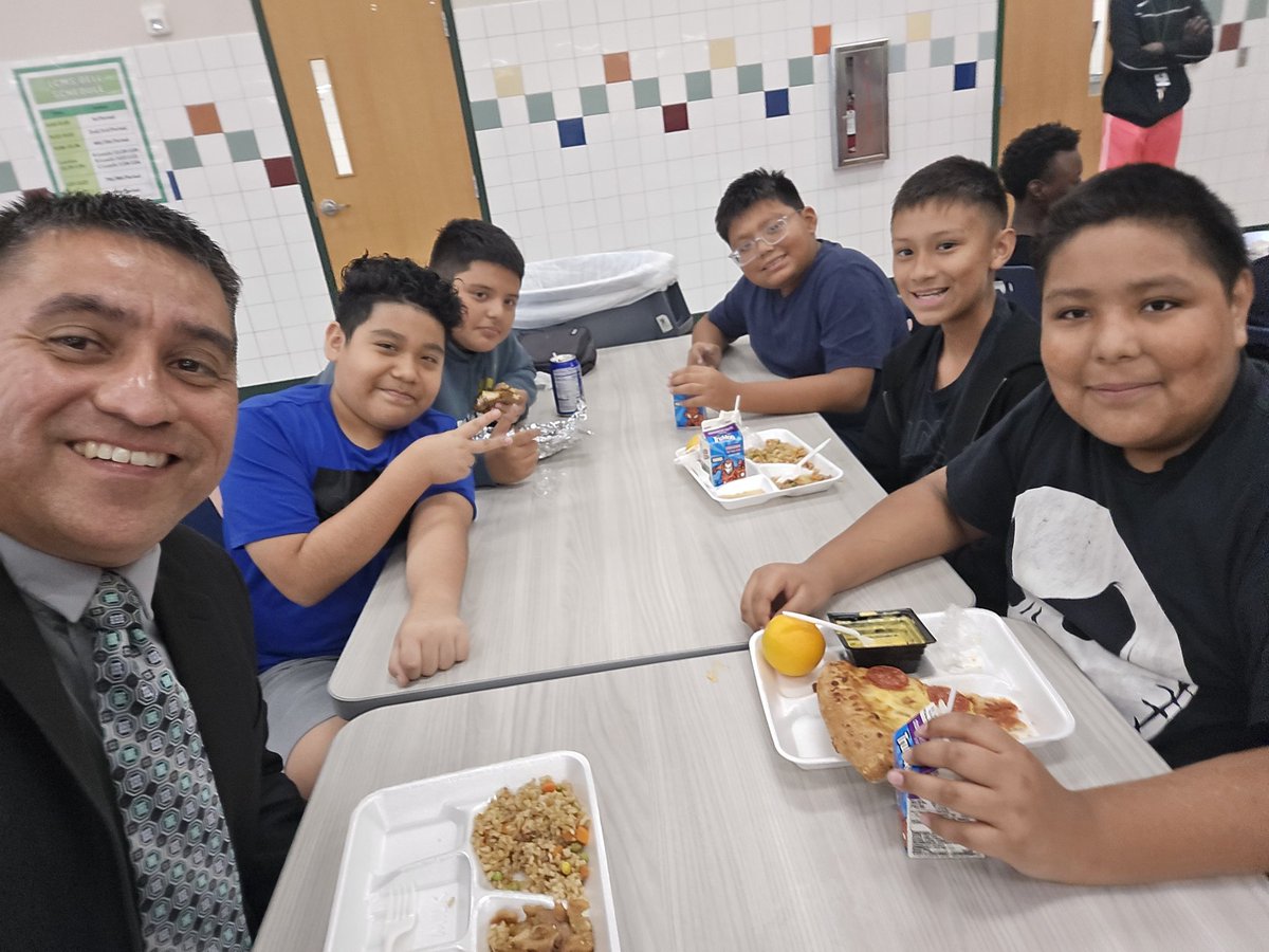 Lunch break vibes at Lucyle Collins MS <a href="/LakeWorthISD/">Lake Worth ISD</a>! 🍕 Always a pleasure catching up with our amazing students and hearing their perspectives. You learn so much just by talking to them. #WorthIt <a href="/yokiton/">Antonio Tijerina</a>