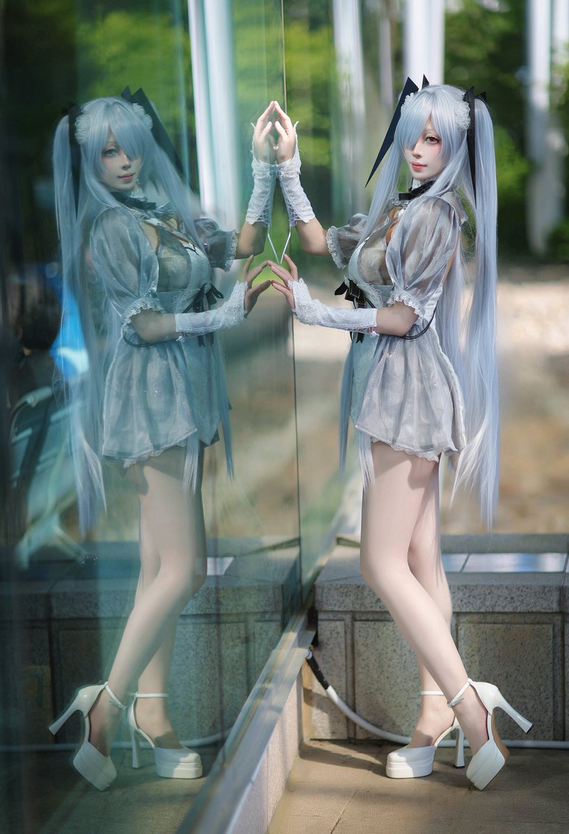 alpacaaaa_1127's tweet image. 🪞

#신데렐라 #Cinderella #NIKKE #ニケ #니케 
#NIKKEKRcosplay #NIKKEcosplay