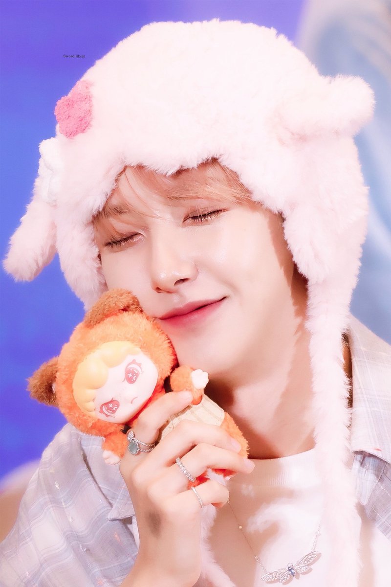 swordlily0323's tweet photo. 250820 💭🎀🤍🎀💭
#런쥔 #仁俊 #RENJUN #NCT #NCTDREAM️ https://t.co/5xDZolIdgS