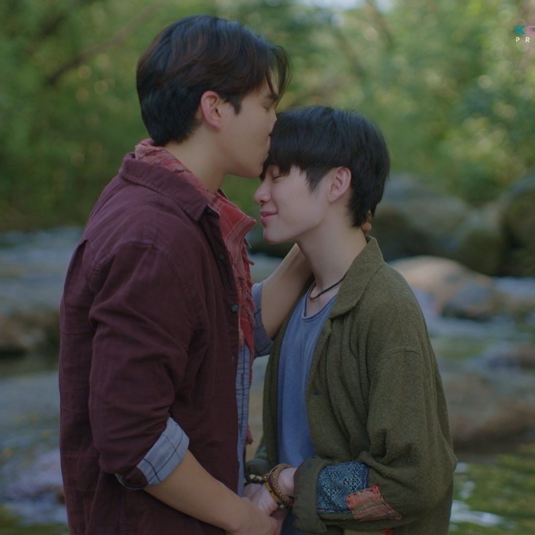 ไซส์ดิฟโหดมากก ไม่ต้องเขย่งจุ๊บเลยด้วยซ้ำเพราะพอดีปากเลยจ้ะ