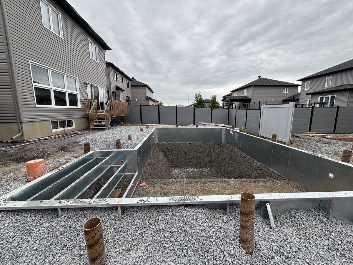 hbpools's tweet image. 🏗️ Pool installation update from Embrun!
We’re getting closer to the concrete pour—and this backyard transformation is really starting to take shape.

#HBPools #EmbrunPools #IngroundPoolInstallation #OttawaPoolBuilders #ConcreteComingSoon #BackyardUpgrade #HBOnSite