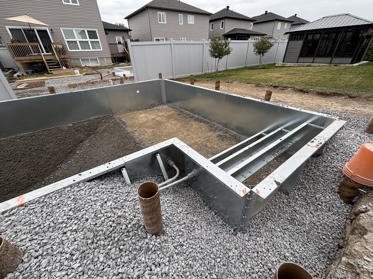 hbpools's tweet image. 🏗️ Pool installation update from Embrun!
We’re getting closer to the concrete pour—and this backyard transformation is really starting to take shape.

#HBPools #EmbrunPools #IngroundPoolInstallation #OttawaPoolBuilders #ConcreteComingSoon #BackyardUpgrade #HBOnSite