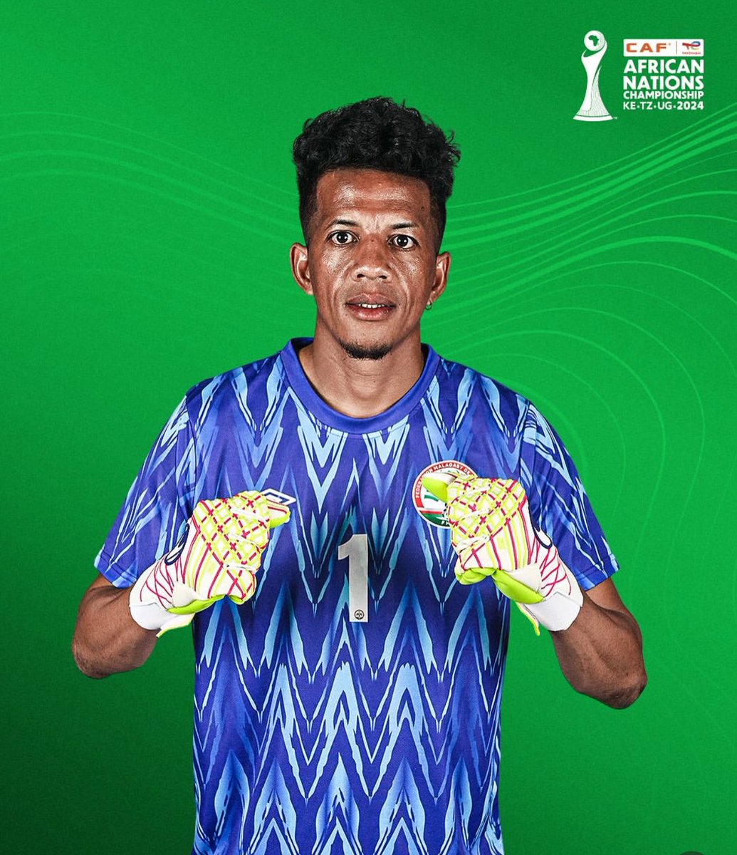 Silvakidole's tweet photo. Meet the Wall of the Bareas Madagascar 🇲🇬 
At 39, Michel “Toldo” Ramandimbisoa is rewriting history 4 games, 3 Man of the Match awards, 2 clean sheets 🧤

Harambee Stars Vs Madagascar 🇲🇬 

#TotalEnergiesCHAN2024 | #FootballTogether  #CHAN2024 #Madagascar #FootballKE #Bareas #Toldos #HarambeeStars #BenjaminMkapaStadium #TaifaStars #DimaMaghrib #tanzania
