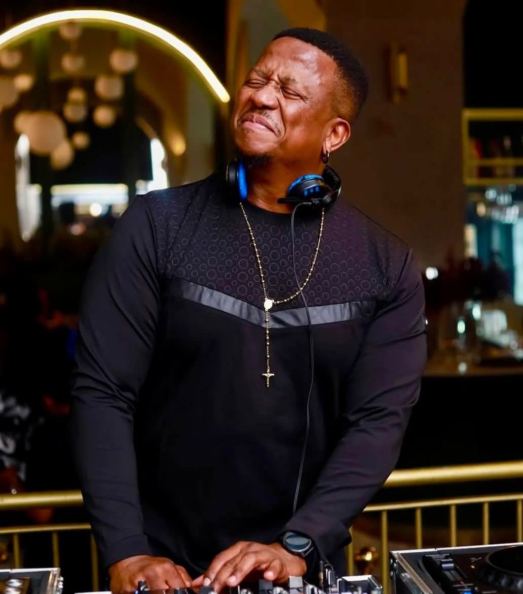 Fresh Thursday #938Freshbreakfast S1 Ep 22 with <a href="/DJFreshSA/">DJ Fresh (Big Dawg)</a> and <a href="/mrtjunction/">Mr T Junction</a> withs jam packed show #938Freshbreakfast on <a href="/938RADIO/">938</a> channel 823 on Dstv,  938.co.za and 93.8 Fm #938Freshbreakfast the best breakfast show 😀