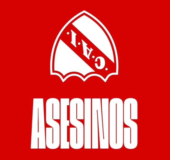 Dejando de lado los colores; le pegaron a niños, personas que estaban esperando calma para poder salir del estadio, les pegaron, y como manda su historia, cagonearon.

Un grupo chico de la u, esperando a salir, y fueron 200 a pegarle.

Cagones bien de mierda.

#CopaSudamericana
