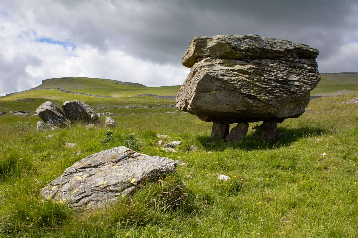 yorkshire_dales's tweet photo. The erratic boulders are an endearing feature of the #YorkshireDales. The most famous being the #Norber Boulders in #Crummockdale. Have you seen them?
Where these came from exactly is still debated by geologists 🤔 #ThursdayThoughts
ℹ️ https://t.co/3YvBZ1Jgdg
📸 R Duckworth https://t.co/08Wwb8foMZ