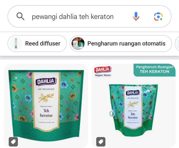 womanfeeds_id's tweet photo. {mu} guys parfum awet yg aromanya MIRIP SAMA pewangi ruangan ini apa ya? 😭 wangi nya enak dan aku banget😍 atau ada saran parfum aroma teh yang enakk😆 tquu🌷 https://t.co/meHhJAbSZ5