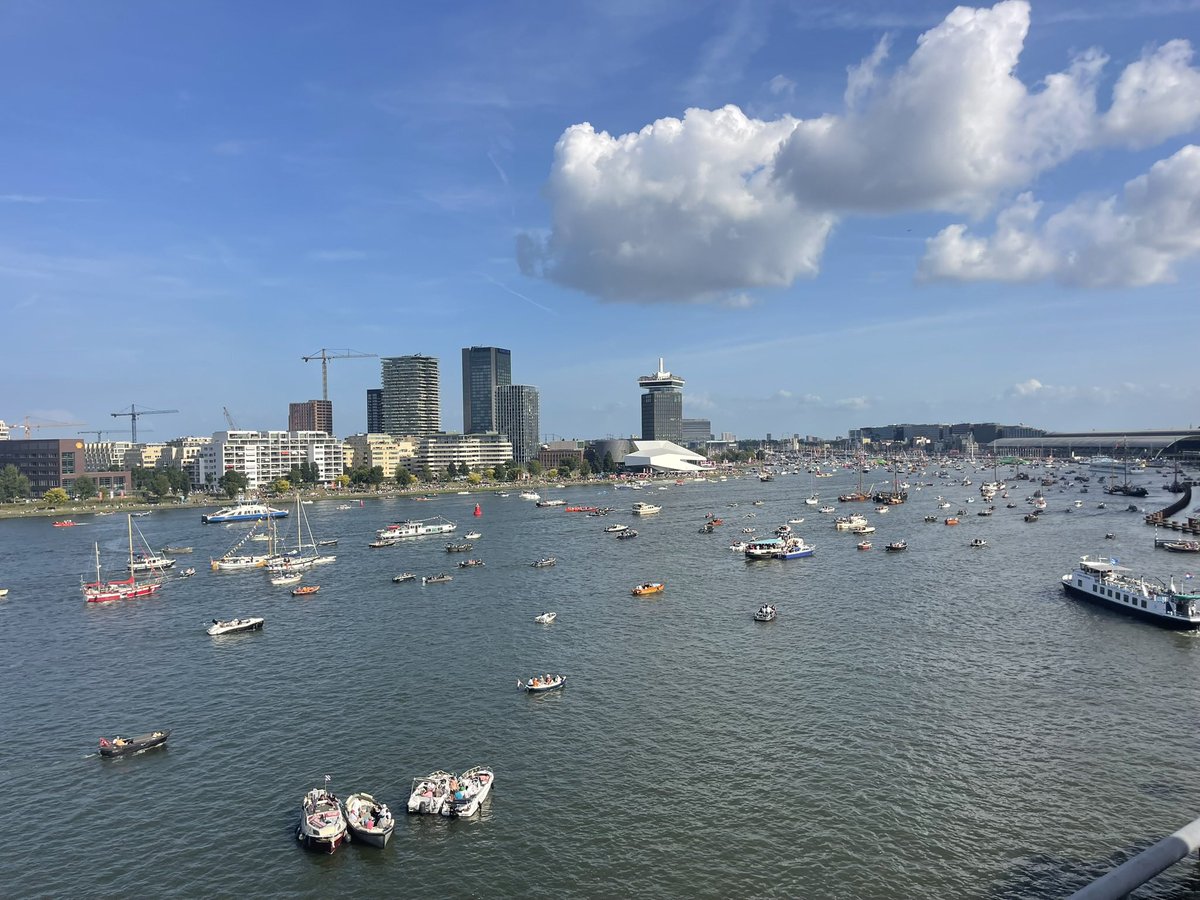 Uitgenodigd voor borrel tgv Sail In. Andere gasten verbaasd dat je he-le-maal  uit #Deventer komt. Want ver?! Mensen dit is Nederland. En toen ik in jullie hoofdstedelijke dorp woonde reed ik ook het land door. Kom eens wat vaker in de - zoals jullie het noemen - #regio .