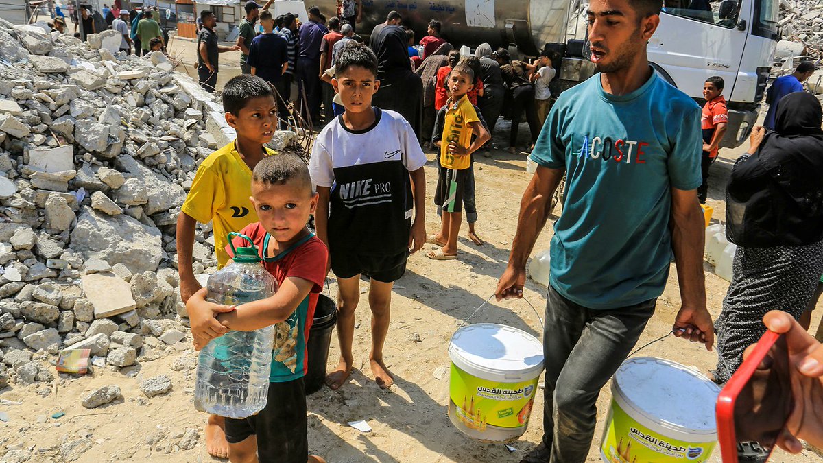 Dünya hüzün yeridir, 
GaripLerin sıkıntısı bitmez.

#GazzeÖlüyorGazeÖlüyor #GazzeMahzun
#GazzeAçlıktanÖlüyor #ZionismIsTerror