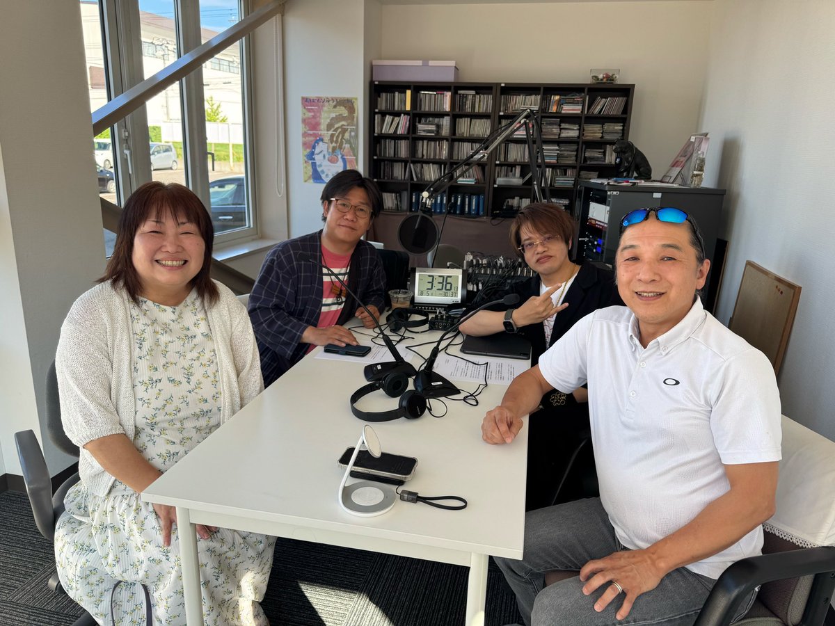 LOVE_ABASHIRI's tweet photo. ラブアバは #FMあばしり
毎月第3木曜日 午後3時からの番組
【WE LOVE あばしり】を担当しています📻

今月のゲストは写真家の栗原秀之さん

オホーツクに移住して感じた事や
栗原さんの写真家以外のお仕事について
お話していただきました！

お聴きください☺️ https://t.co/oxJ1C7ReR6