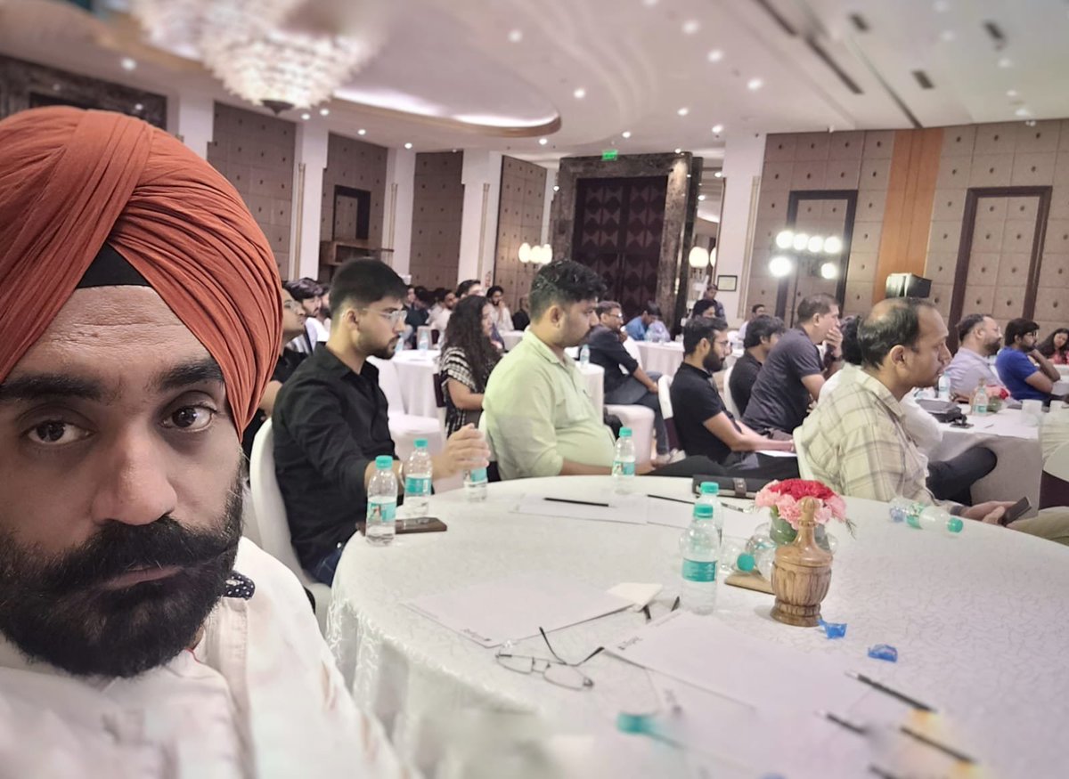 harshdeeprapal's tweet photo. Last evening: Only one turban among 100+ deep-tech/AI founders and investors. 🙃

Positive: You stand out of the crowd. 🤘

Double Positive: You are packed with energy on stage while telling about your boot-strapped startup's vision, ambition, customers and numbers - which even VC funded startups struggle to achieve. 

You become an instant easy-to-spot mini-celebrity and people crowd around you asking how you did it? 😍

My Wish: We must have more representation of Singhs at these events. Need more tech-entrepreneurs from the state/community (also will sure make these events more happening!) 🎉