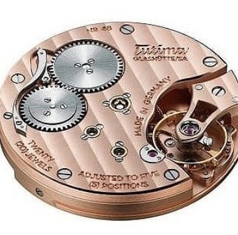 ドイツ製の素晴らしいムーブ2種
グラスヒュッテオリジナル・セネタ・クロノメーター
チュチマ・パトリア
パッケージングまで含めとてもよく似ている。