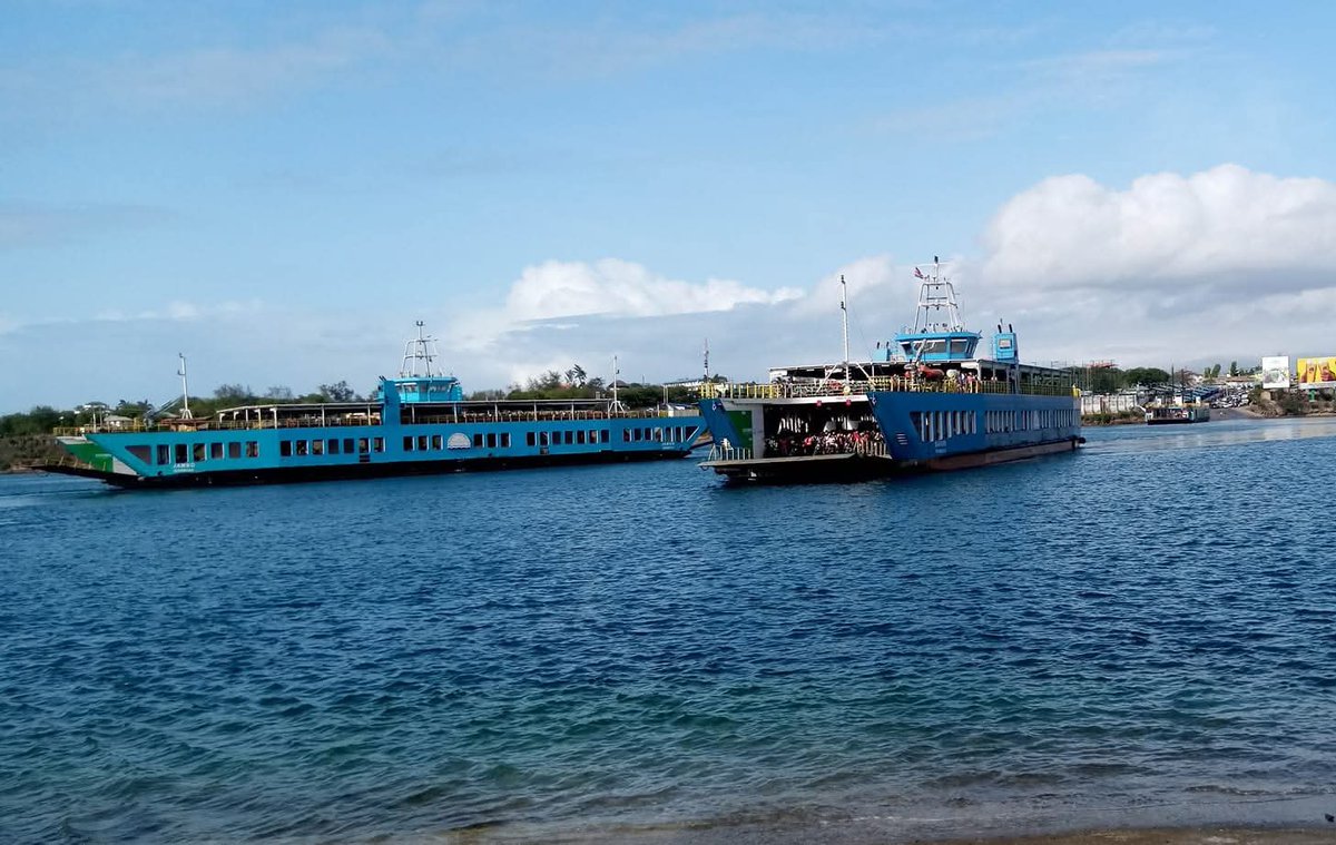 FerryKenya's tweet image. Good morning,
Four ferries are at your service at Likoni channel.
SAFETY TIP:
Switch off vehicle engine while on board, unbuckle your seat belt ,roll down vehicle windows and alight where possible.
#ferrykenya   #PSSDTransport #Kenya_Ports #kmakenya #TransportKE #ntsa_kenya