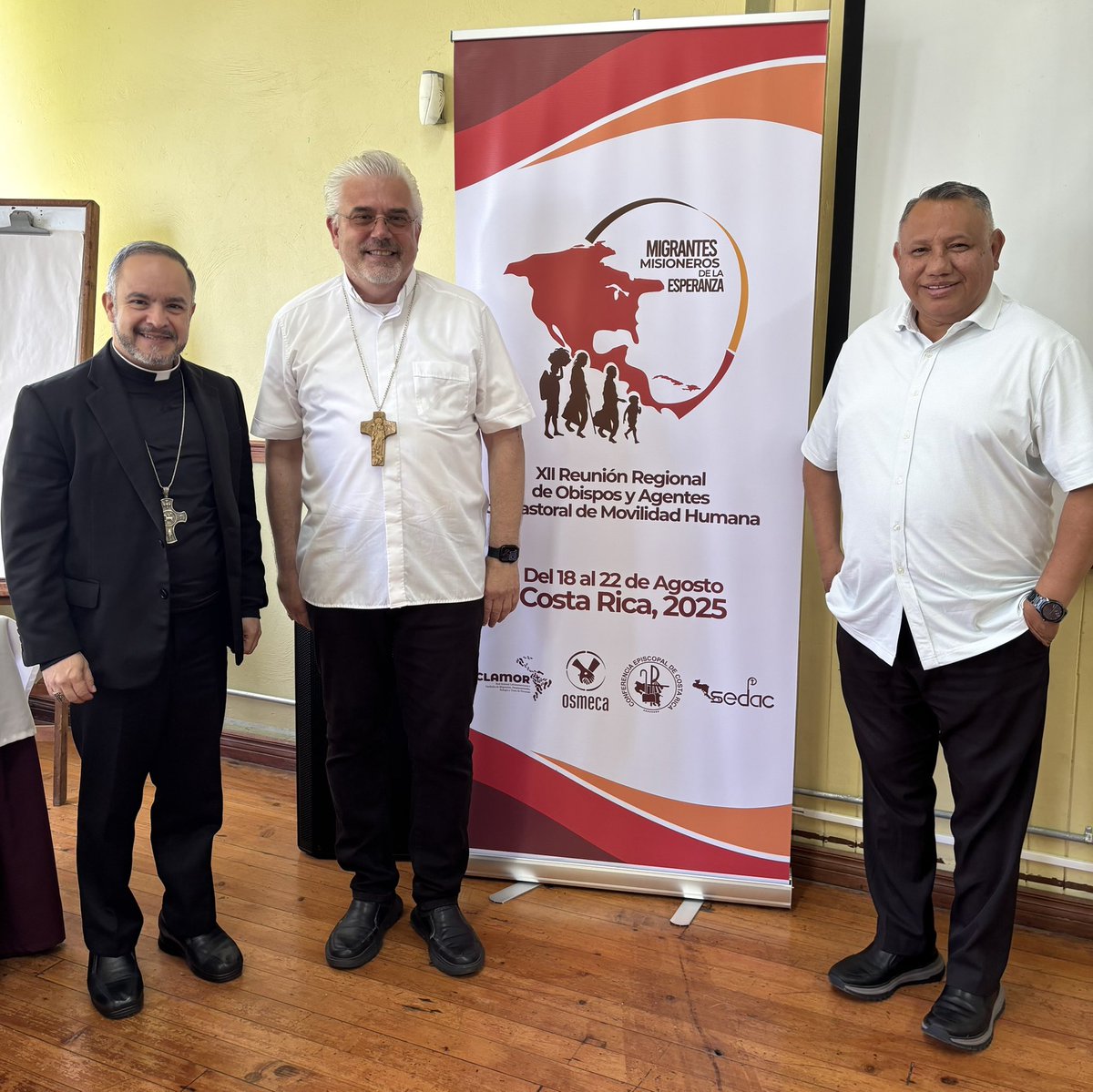 Un saludo de los miembros de la delegación mexicana con el Card. Baggio en #CostaRica participando en la XII Reunión regional de obispos y agentes de Pastoral de Movilidad Humana de 
Canadá, Estados Unidos, México y Centroamérica. Dios nos bendiga a todos.