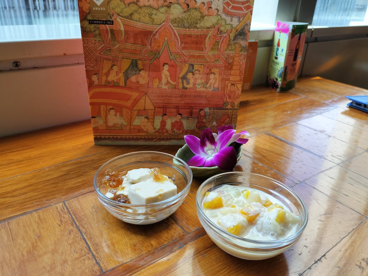 ubadhealing's tweet photo. タイ行ってきました!
と言いたくなる、ハービスENTの5階のタイ料理レストラン、チェディルアン。平日のランチビュッフェはお得な1980円! 3階のコサムイバイチェディルアンが大人向けとすれば、5階は子どもが食べられるポテトやパンがあり!

もちろんKuny Stoneブレスレットをお供に。詳細はプロフ欄で https://t.co/T9R6rgWiPJ