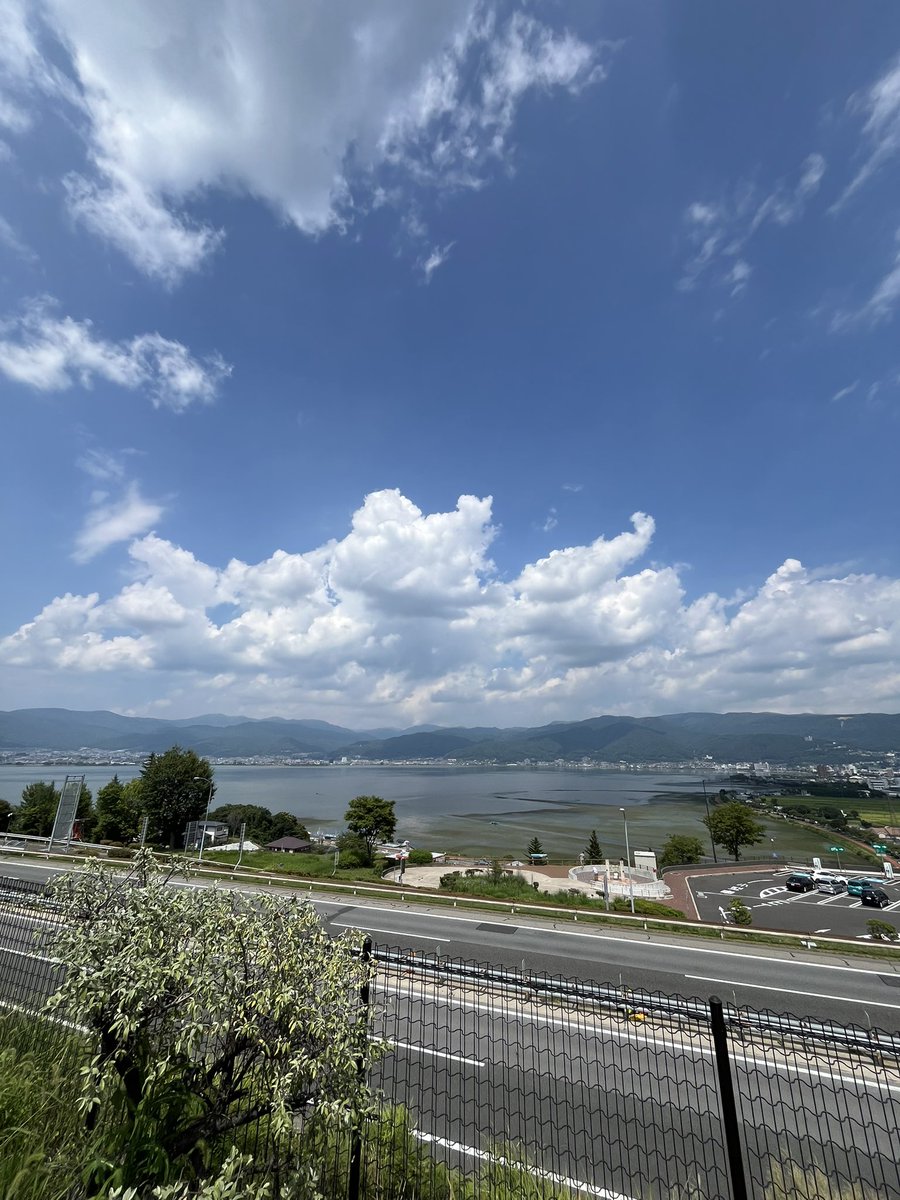 noir_camp's tweet photo. 諏訪湖、全然水ないなぁ。。。
工事渋滞で何も進まない、キャンプ場つくのか？😭 https://t.co/QVCm4tXO2r