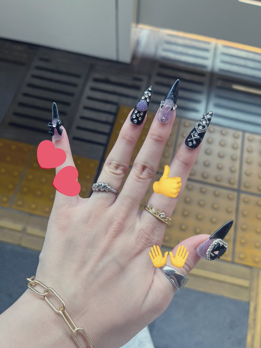 今日の爪〜💜💜💜指輪もつけたよん💜