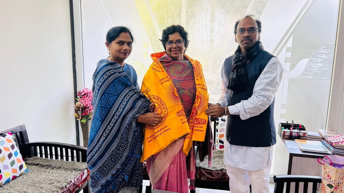 RawatML7's tweet photo. राष्ट्रीय महिला आयोग की अध्यक्ष श्रीमती @VijayaRahatkar जी को जन्मदिन की हार्दिक बधाई एवं शुभकामनाएं!

ईश्वर से आपके स्वस्थ, सुखी, दीर्घायु और यशस्वी जीवन की प्रार्थना करता हूं। https://t.co/ecacrpVsVK