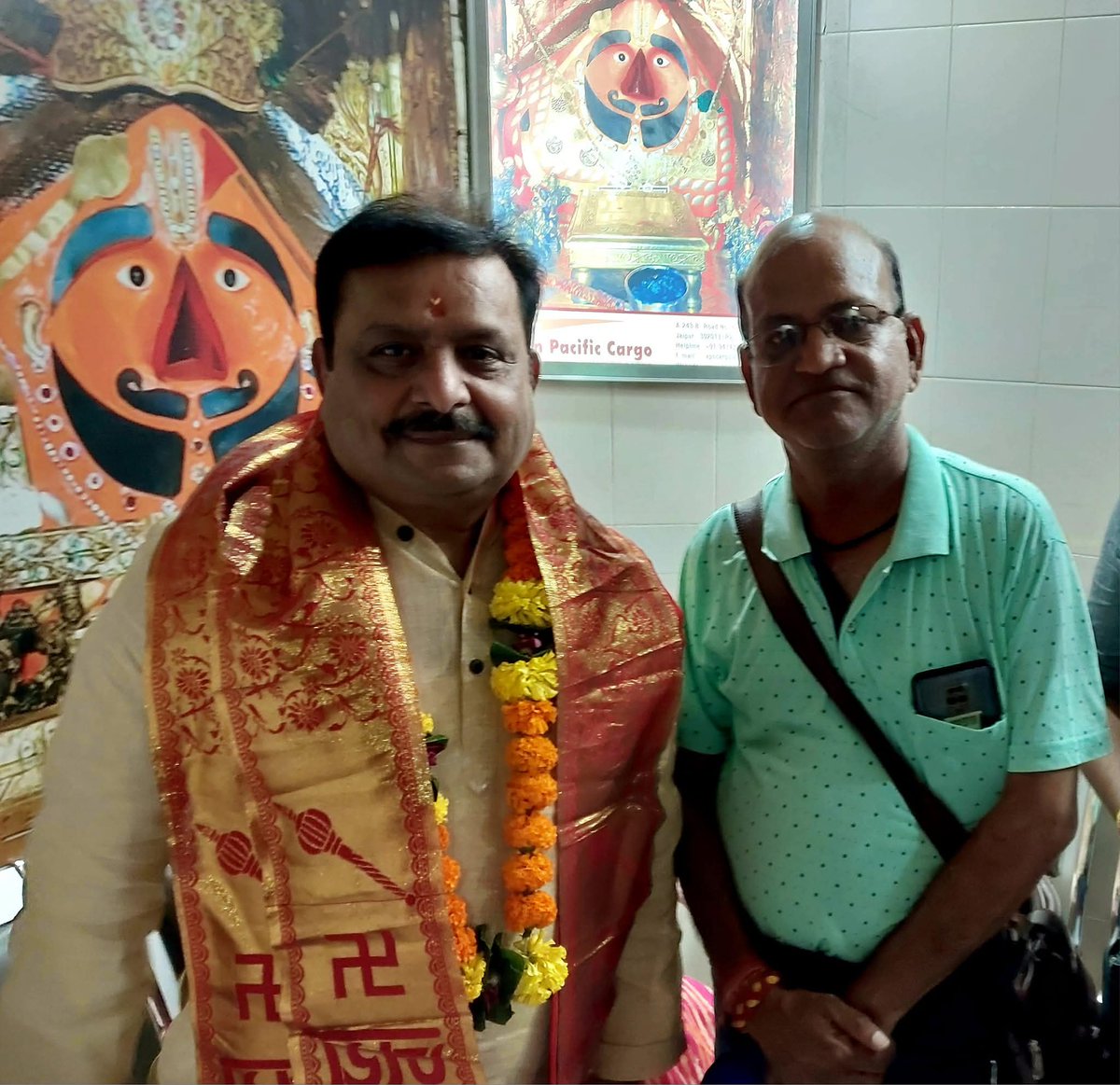 ShailendraLatta's tweet photo. पिक्चर ऑफ़ डे  जनता दल यूनाइटेड के राष्ट्रीय  महासचिव  हर्षवर्धन सिंह बिहार   सालासर बालाजी मंदिर में इंटरव्यू लेने का मौका मिला
@Harshva02031236 https://t.co/Q0XuthqjnJ