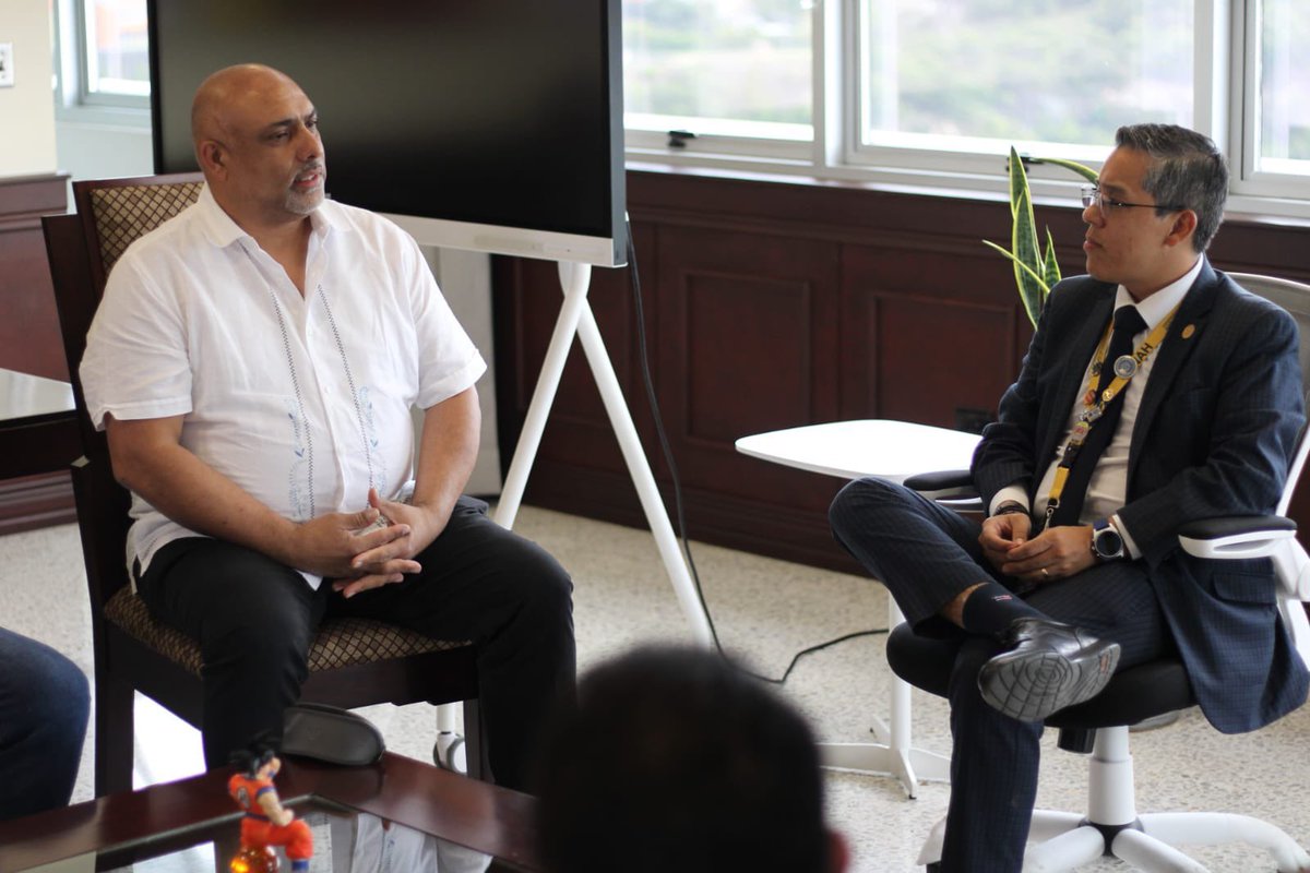 El Comisionado Presidente del #IHTT, <a href="/Rafabarahona1/">Rafael Barahona</a>, sostuvo una reunión estratégica con el rector de la <a href="/UNAHoficial/">UNAH Universidad Nacional Autónoma de Honduras</a>, Odir Fernández, con el propósito de analizar y coordinar acciones conjuntas para un transporte universitario seguro, económico y eficiente.