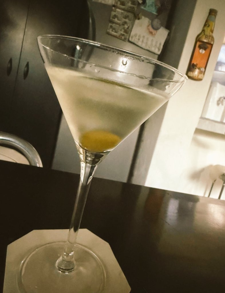 ConstanzaE28645's tweet photo. Martini: 6,9 / 10
Creo que es cuestión de agarrarle el gusto de a poco
#lol #calido #miercolesdeculosbonitos https://t.co/MPXGtVZ974