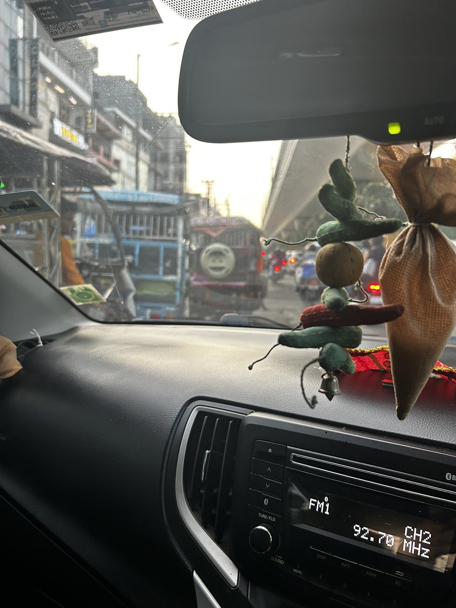 D_bhattacharya's tweet photo. @noidatraffic, daily huge traffic jams near Sect 15 metro station, old HCL building. E-rickshaws r blocking more than half the road, making it impossible to get2 work on time. They ignore honking n block d turn from Sector 16 as well. Pls take immediate action. #NoidaTraffic https://t.co/gXSm3z20s5