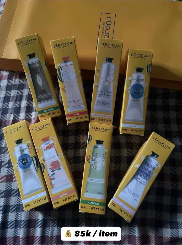 gouseebumps's tweet photo. Mood booster paling simple🫶🏻

Wangi elegan, tangan lembut, aura auto naik level 💐✨

✅ Ready parfum &amp; handcream
📍 Pengiriman: Cibubur
📩 Order gampang, langsung DM aja https://t.co/LqHb6K5TRo