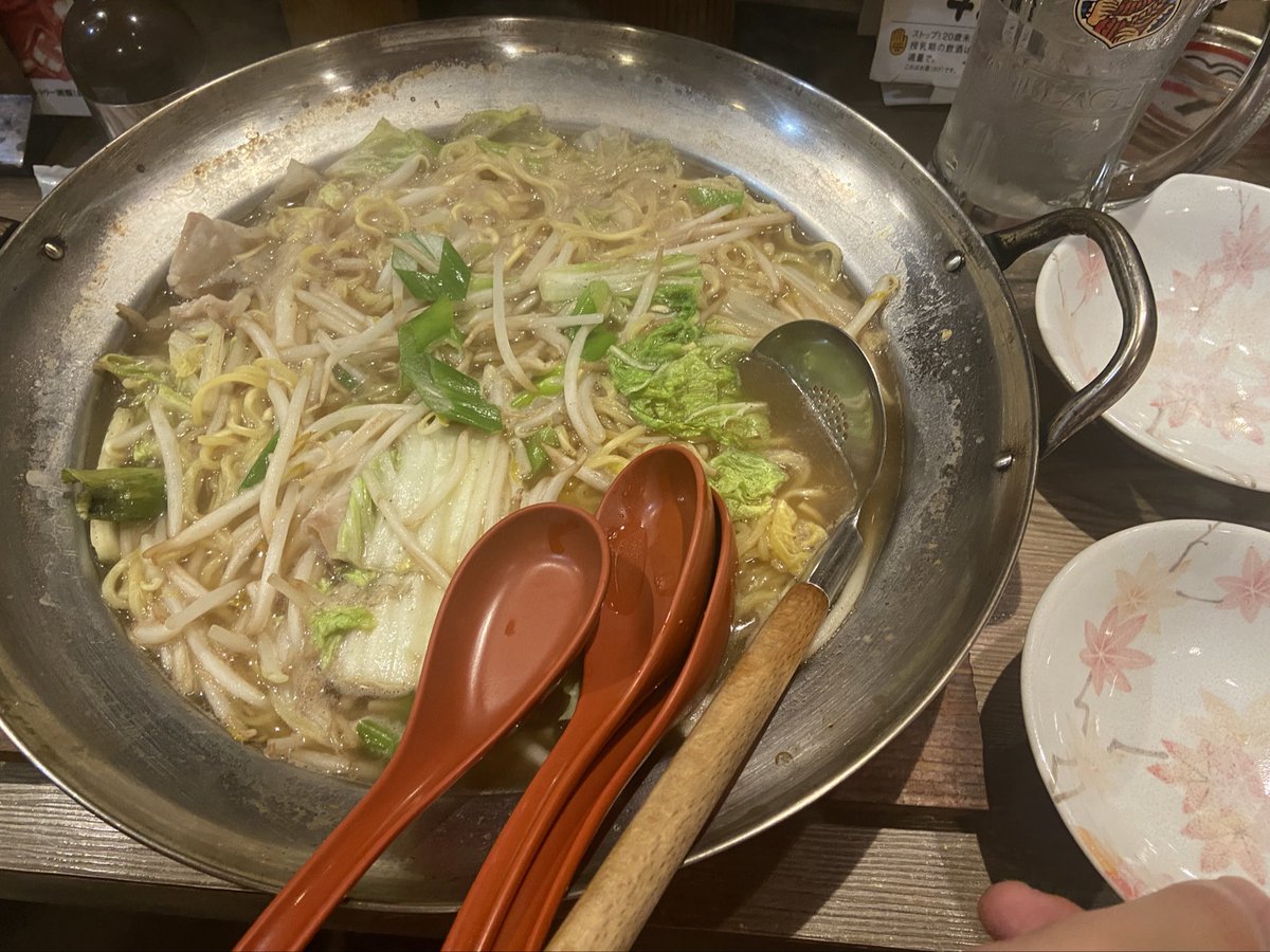 gyosyo_npm's tweet image. 昨日は事務所のスタッフとたまにお手伝いいただく同業の先生、合計6人での事務所飲み会でした🍻

安定の写真撮り忘れ🤣
平日ど真ん中なので飲みすぎずに気をつけましたが、楽しい飲み会でした☺️

写真は先日車庫で行った和歌山県かつらぎ警察署と、2日前の夜中に食べたラーメンです🍜