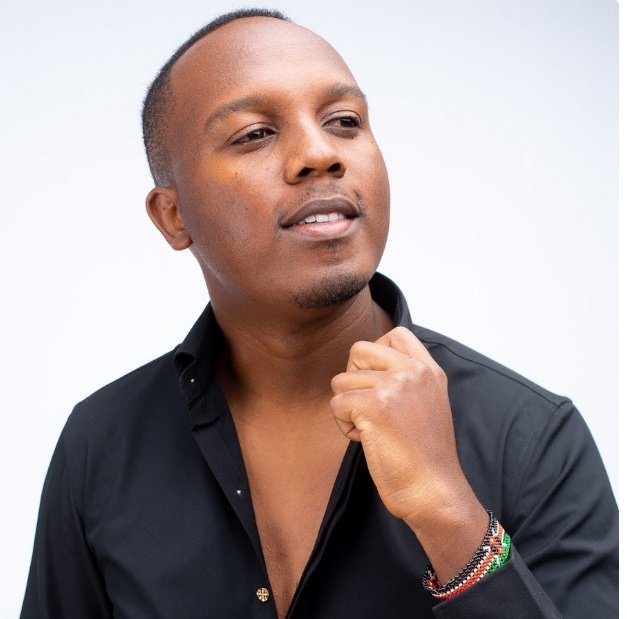 Clintonio10's tweet photo. Inside the Journey of Abel Mutua A.K.A Mkurugenzi —From Kibera Kid to   Kenya’s Storytelling Icon https://t.co/nL5gbh8MpC