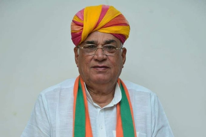 VoterMood_com's tweet photo. पूर्व सांसद जैसलमेर-बाड़मेर एवं पूर्व विधायक बायतू  कर्नल सोनाराम चौधरी के निधन पर  वोटरमूड गहरी संवेदना व्यक्त करता है।
 क्षेत्र की राजनीति और जनसेवा में उनका योगदान सदैव स्मरणीय रहेगा। ईश्वर दिवंगत आत्मा को शांति प्रदान करें। https://t.co/hDDz52gmES