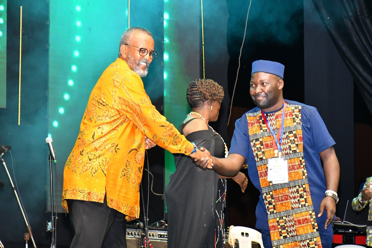 Dhamuzungu_p's tweet image. As a former Rotaractor, the fraternity gave me the foundation that shaped me into the Rotarian I am today. Leadership opportunities like coordinating the #100ThDISCON Eastern Region and hosting over 3000 delegates in #Jinja pushed me to grow and serve.

#ItsTimeToJoinRotaract