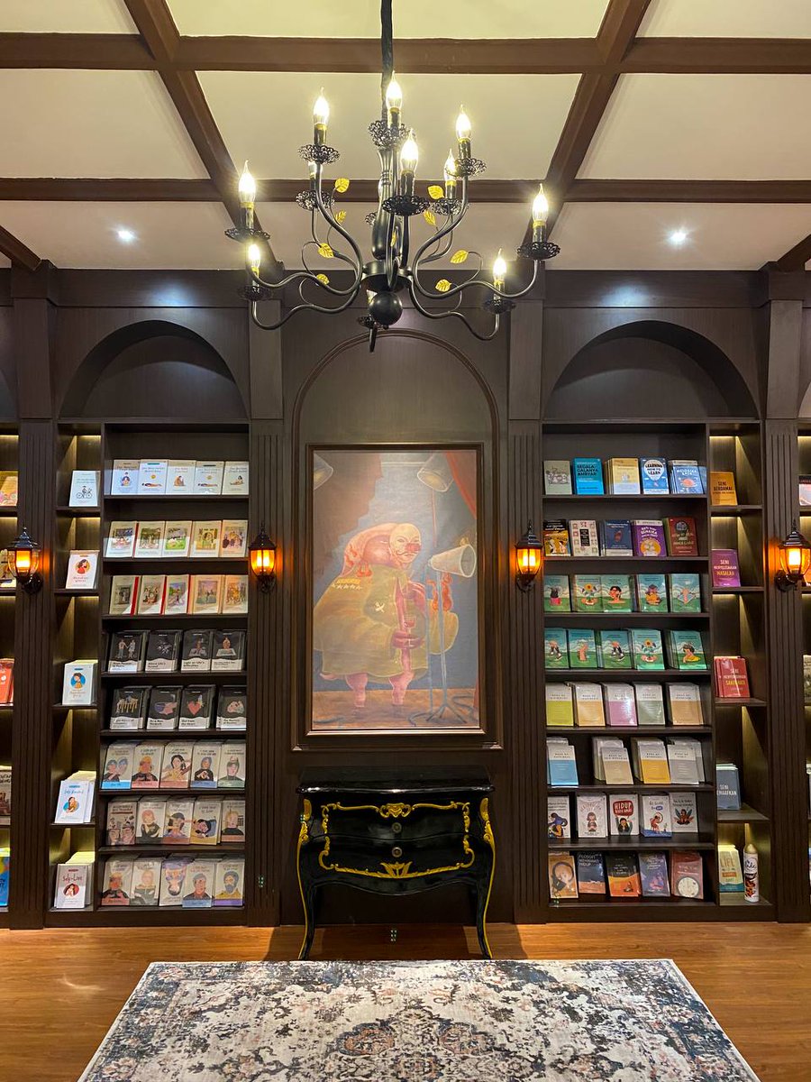 solusibukucom's tweet image. Thanks Indonesia for blessing us with all these books
