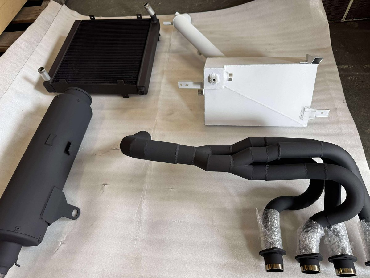 sanyo0528817857's tweet photo. HDP(Heat Dominator Paint)
#HDP
#HeatGuard
#HeatRelease
#学生フォーミュラ https://t.co/XZQQqHoXkF