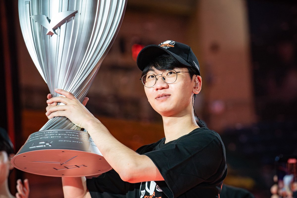 iheartdoran's tweet photo. 4 time LCK champion https://t.co/fvJZ7hQRu9