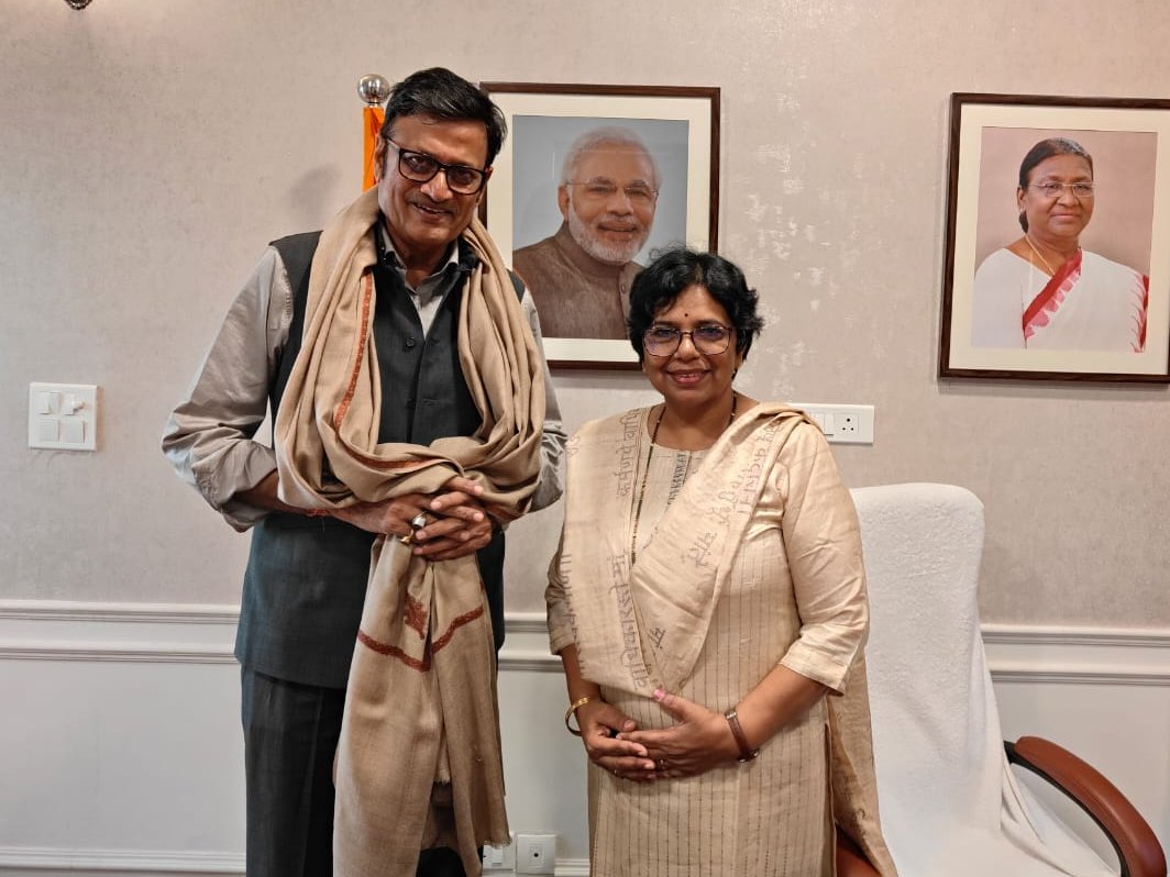 Rajendra Rathore (@rajendra4bjp) on Twitter photo राष्ट्रीय महिला आयोग की अध्यक्ष श्रीमती विजया रहाटकर जी को जन्मदिन की हार्दिक बधाई एवं शुभकामनाएं!
मैं ईश्वर से आपके दीर्घायु, उत्तम स्वास्थ्य एवं मंगलमय जीवन की कामना करता हूं।
<a href="/VijayaRahatkar/">Vijaya Rahatkar</a> राष्ट्रीय महिला आयोग की अध्यक्ष श्रीमती विजया रहाटकर जी को जन्मदिन की हार्दिक बधाई एवं शुभकामनाएं!
मैं ईश्वर से आपके दीर्घायु, उत्तम स्वास्थ्य एवं मंगलमय जीवन की कामना करता हूं।
<a href="/VijayaRahatkar/">Vijaya Rahatkar</a>