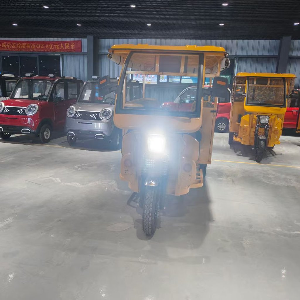 Rushi_9527's tweet photo. Electric tricycle, speed 50 km, mileage 150 km, face-to-face seats https://t.co/EYCf4k3gSv
