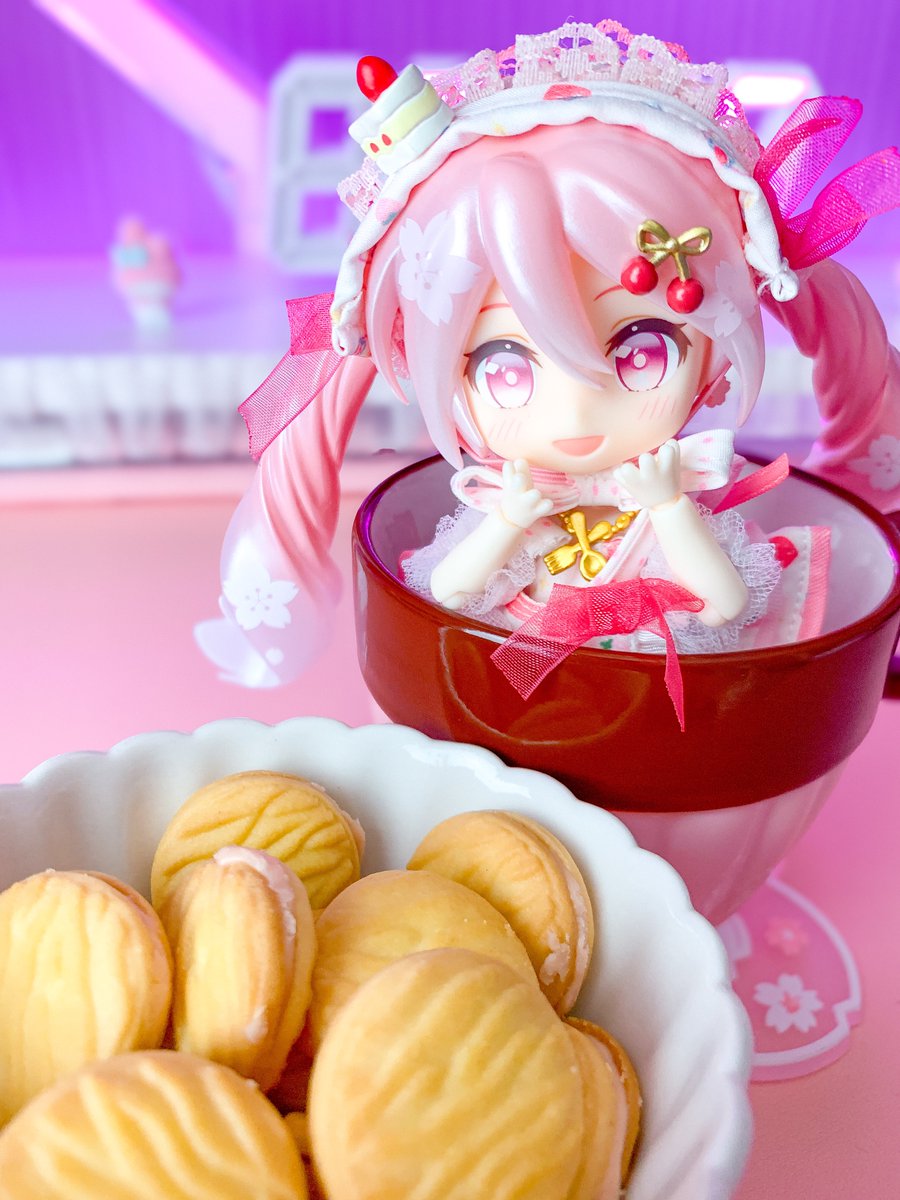 おうちでまったりティータイム🫖🍓

- - - - - - - - - - - - - - - - - -
 #ねんどり
 #桜ミク