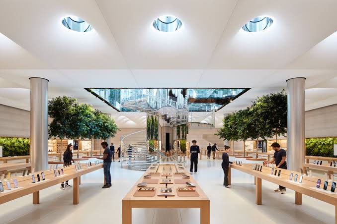 Bangalorereal1's tweet photo. 🚨Apple to open its first retail store in Bengaluru on September 2!

Apple will open its third India retail store, Apple Hebbal, in Bengaluru's Phoenix Mall of Asia on September 2. The store features vibrant peacock-inspired artwork and offers the full Apple product lineup, expert support, and free 'Today at Apple sessions. This marks a major expansion, enhancing customer access to Apple's products, services, and learning experiences in India.