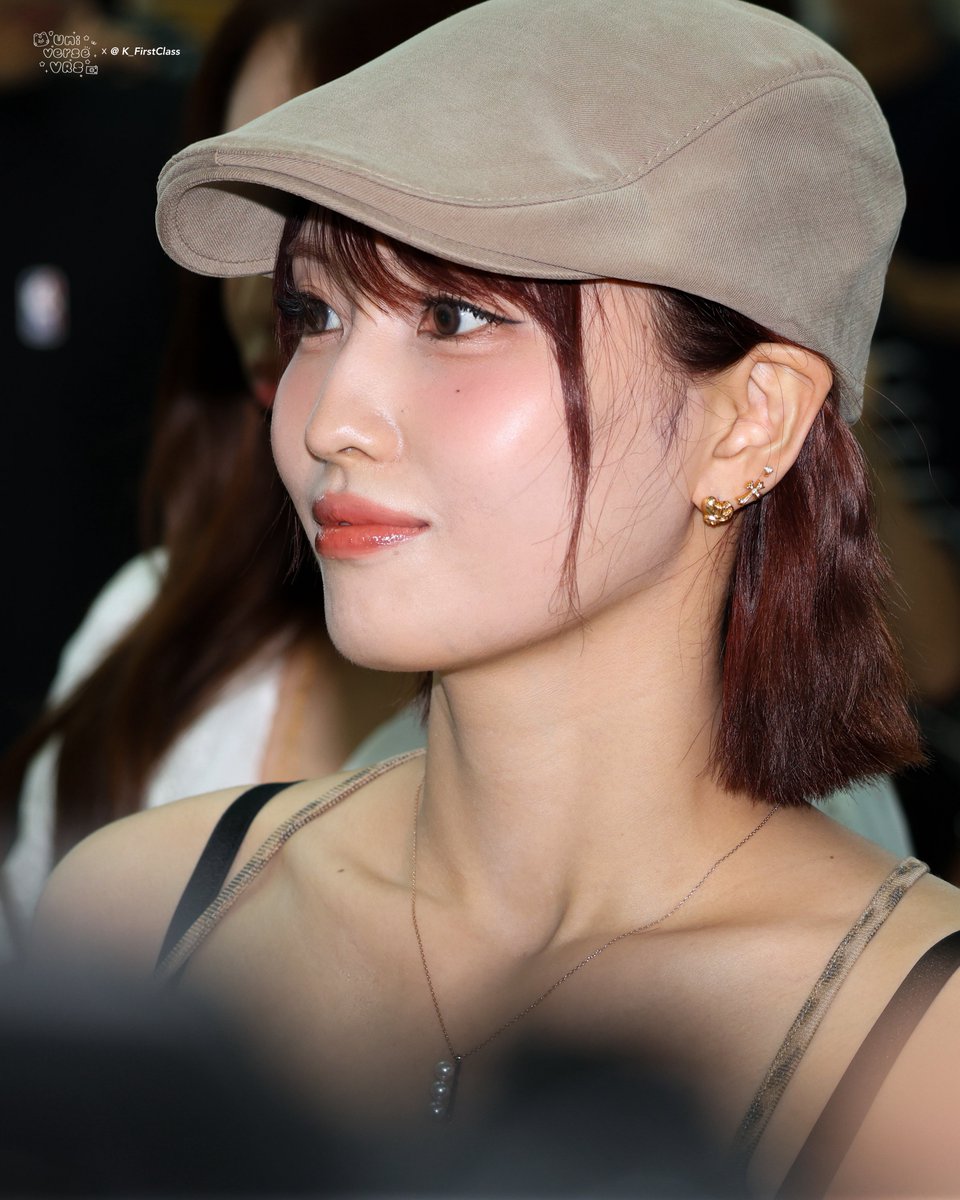 HQ) — 250821 Momo looks really gorgeous with red hair 💘 #모모