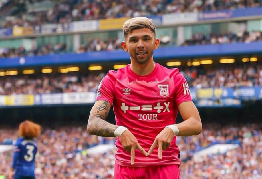 CSS (@chelseaswe) on Twitter photo Chelsea har värvat Julio Enciso från Brighton för runt €20M. Spelaren lånas direkt ut till Strasbourg.
<a href="/TheAthleticFC/">The Athletic | Football</a> Chelsea har värvat Julio Enciso från Brighton för runt €20M. Spelaren lånas direkt ut till Strasbourg.
<a href="/TheAthleticFC/">The Athletic | Football</a>