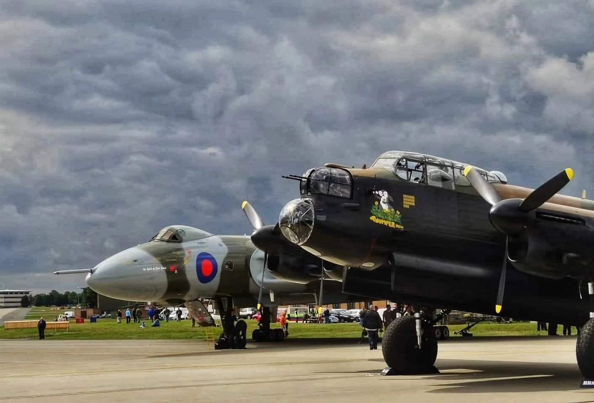 SteveJ333's tweet photo. #OnThisDay 11 years ago.
The 3Avros day...
#avrolancaster #avrovulcan #rafwaddington
🇬🇧🇨🇦
@CWHM @RAFBBMF @vulcantothesky @RoyalAirForce @RAFWaddington
@LincsSkies @BBCRadioLincs @BBCLookNorth https://t.co/X5k262NqkE