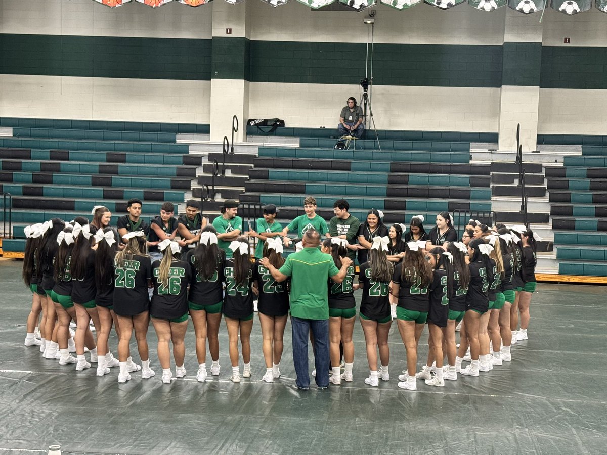 Wolverine Cheer 💚💕📣 tweet media