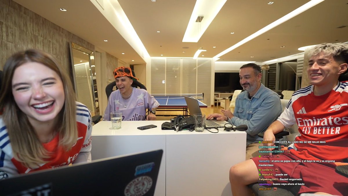 STREAM DEL CARAJO.
David es un tipazo, se reía constantemente de lo que decía la banda.
Muchas gracias a Balzita por ayudar con las preguntas y las respuestas.
Y la GRAN COTY la volvió a romper, es demasiado divertida y se copa para todas las bromas, es una capa.
Coty, Baúl,