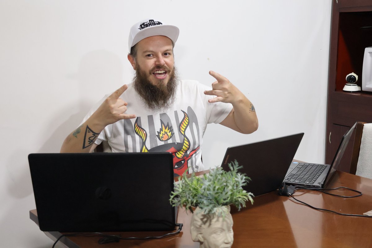 HackersOIHEC's tweet image. #happyhacking #happycoding bitch3s! :D