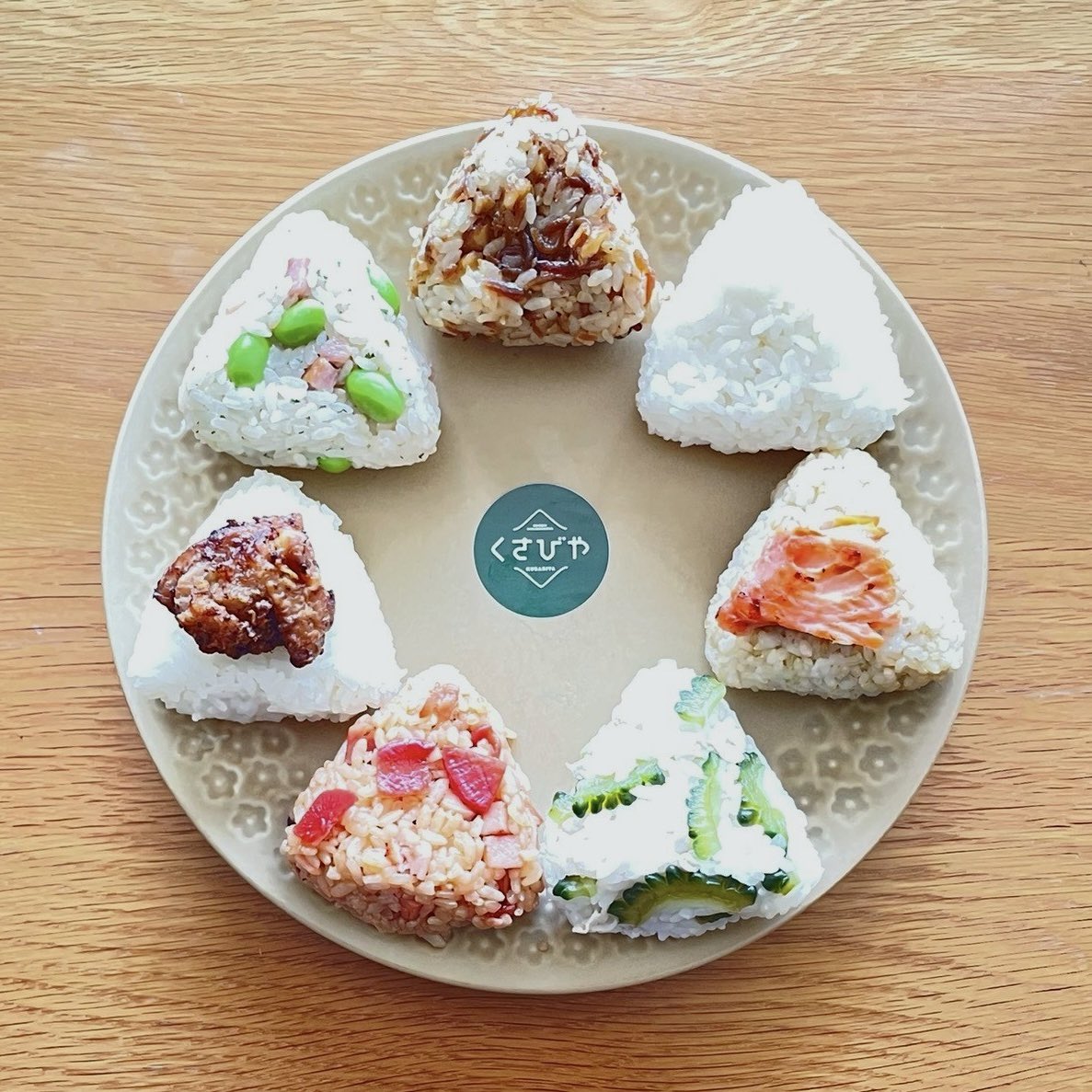 MOGMOG (@mogmog_ksb) on Twitter photo 8月21日(木)  12時-20時
やっほー🍙
毎日暑い中のご来店本当にありがとうございます‼︎
夏休みだからキッズがいつもよりたくさんで癒し☺️
それぞれ悩んで🍙を選んでくださる姿は
オープンから4年たっても日々嬉しいものです✨
ゴーヤは夏限定だよ!
今日も20時まで🍙と一緒にお待ちしております🏄 8月21日(木)  12時-20時
やっほー🍙
毎日暑い中のご来店本当にありがとうございます‼︎
夏休みだからキッズがいつもよりたくさんで癒し☺️
それぞれ悩んで🍙を選んでくださる姿は
オープンから4年たっても日々嬉しいものです✨
ゴーヤは夏限定だよ!
今日も20時まで🍙と一緒にお待ちしております🏄